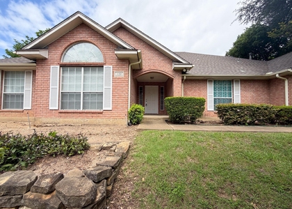 18 Country Club Place - Photo 1