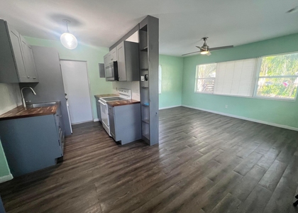 601 N D Street - Photo 1
