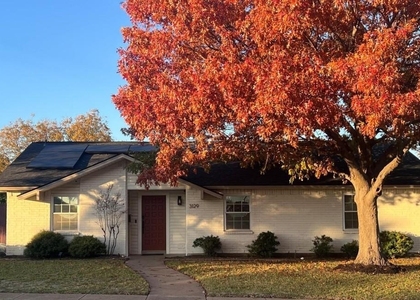3129 Pinewood Drive - Photo 1