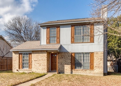 2321 Colonial - Photo 1