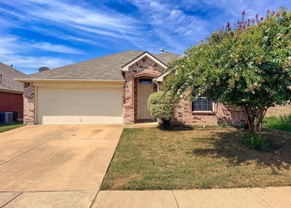 633 Canoe Way - Photo 1