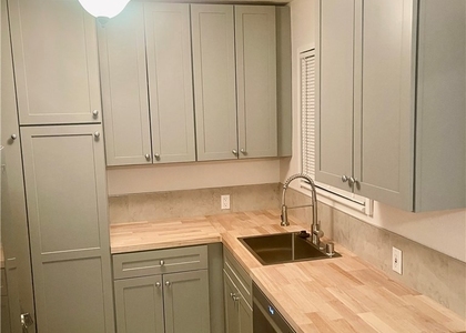 5758 Vineland Avenue - Photo 1