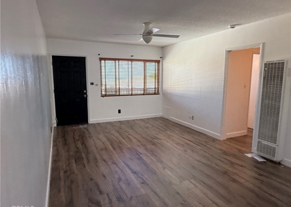 1023 W 19th Street - Photo 1