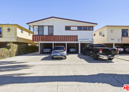 1058 Wooster - Photo 1