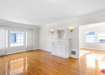 635 1/2 S Burnside Avenue - Photo 1