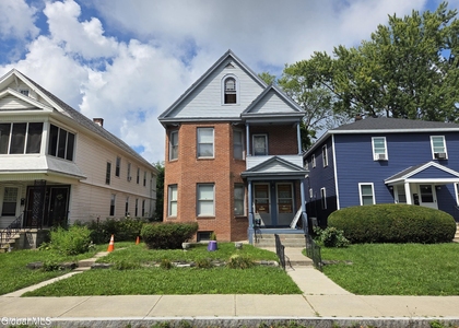 1273 Parkwood Boulevard - Photo 1