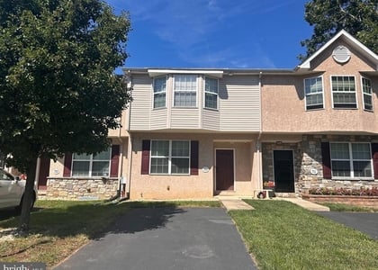 709 E Elm Street - Photo 1