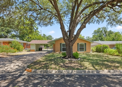 1702 Ridgemont Dr - Photo 1