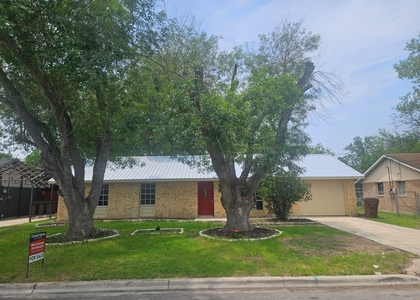 1401 Trinity St - Photo 1