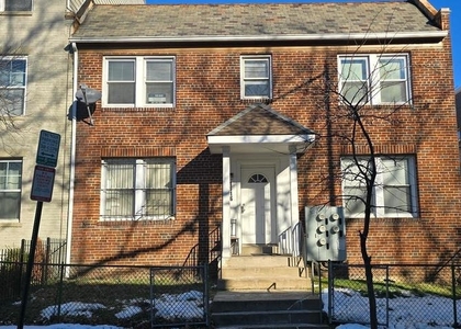 1516 F Street Ne - Photo 1