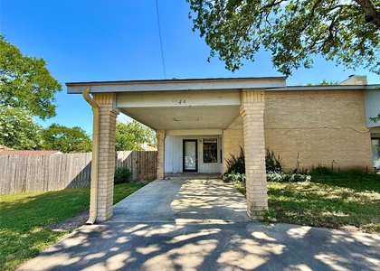 104 Verna Spur - Photo 1