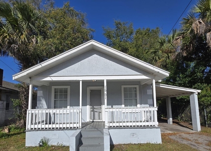 1551 E 27th Street - Photo 1