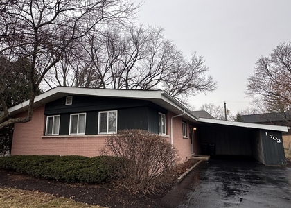 1702 W Oakton Street - Photo 1
