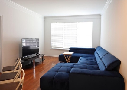 200 Renaissance Parkway Ne - Photo 1