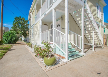 1406 Moody Avenue - Photo 1