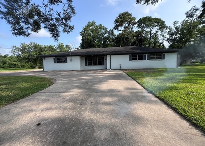 319 E South Street - Photo 1