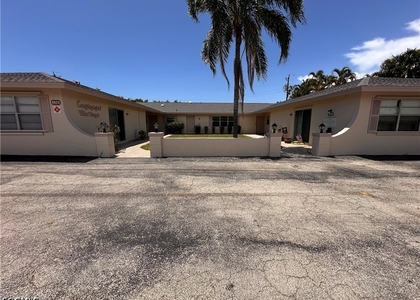 4920 Vincennes Court - Photo 1