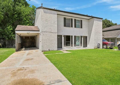 4605 Orange Circle N - Photo 1