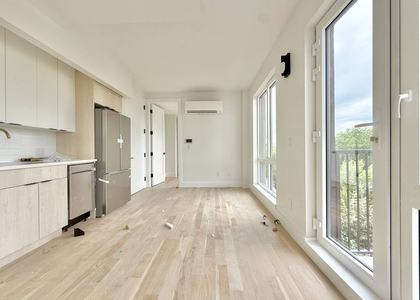 192 Graham Avenue - Photo 1