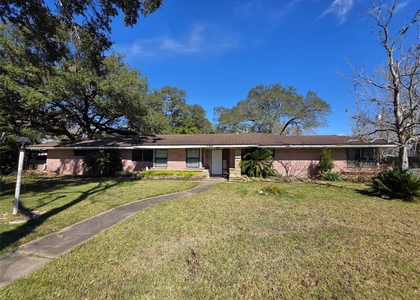 706 Maple St - Photo 1