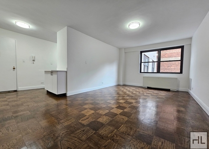 E 16 St - Photo 1