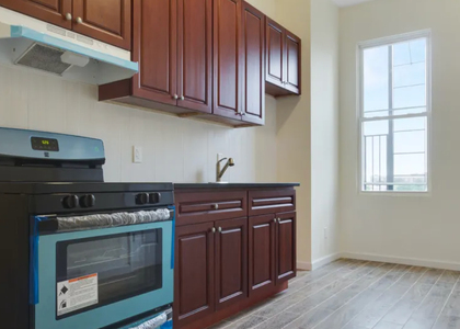 Longfellow Avenue - Photo 1