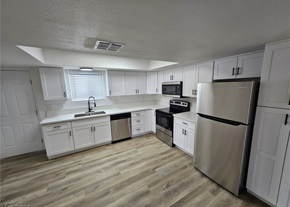 1083 E Calvada Boulevard - Photo 1