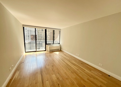 Broadway / 8th ave - Photo 1