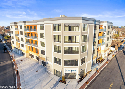 185 Morris Avenue - Photo 1