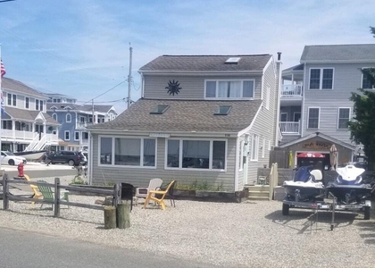 2100 S Bayview Avenue - Photo 1