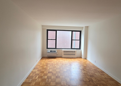 Fourth Avenue - Photo 1