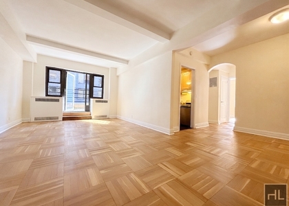 East 56 Street - Photo 1