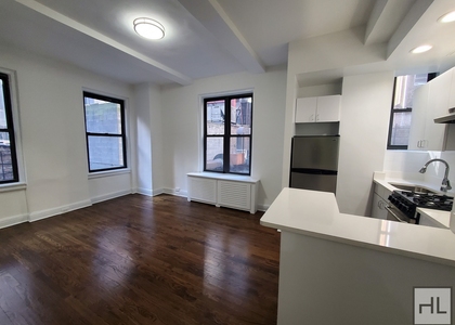 East 46 Street - Photo 1