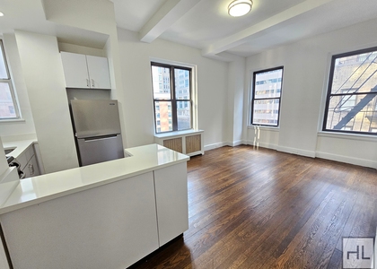 East 46 Street - Photo 1