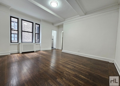 East 46 Street - Photo 1