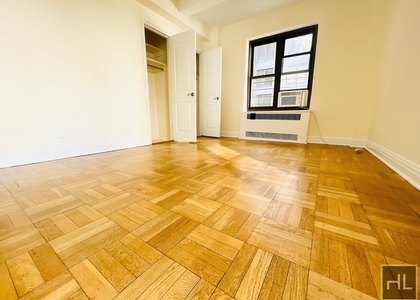 East 56 Street - Photo 1