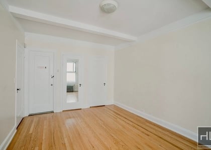 East 68 Street - Photo 1