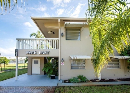 624 Ne 10th Avenue - Photo 1