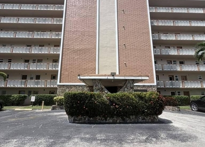 900 Ne 12th Avenue - Photo 1