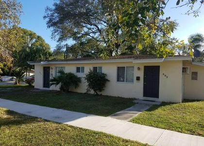 300 Sw 10th Avenue - Photo 1