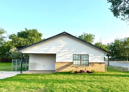 739 W Pine Street - Photo 1