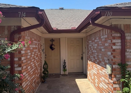 708 E Pecan Street - Photo 1
