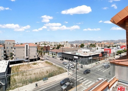600 S La Brea Avenue - Photo 1