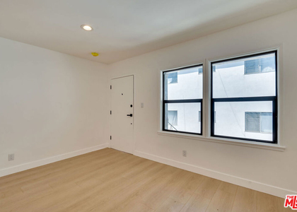 926 N Spaulding Avenue - Photo 1