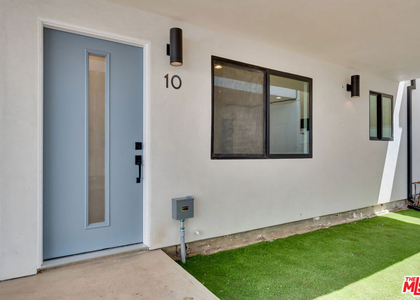 926 N Spaulding Avenue - Photo 1