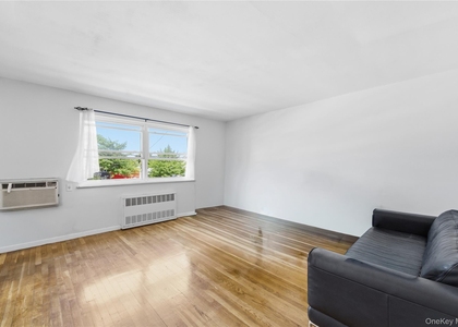 59-17 Kissena Boulevard - Photo 1