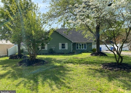 75 N Locust Avenue - Photo 1