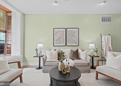 211 Penn Street - Photo 1