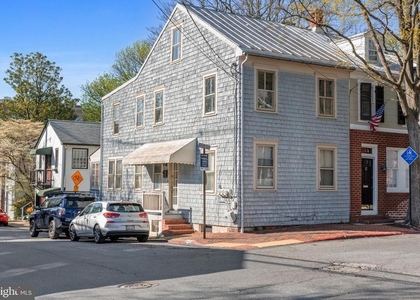 101 Charles Street - Photo 1
