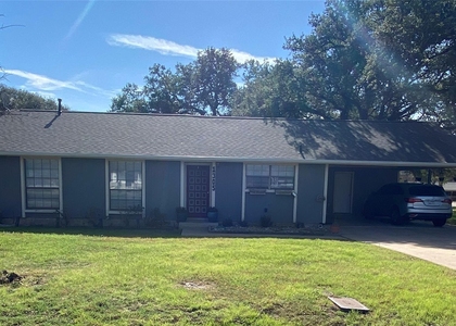 1305 E Main St - Photo 1